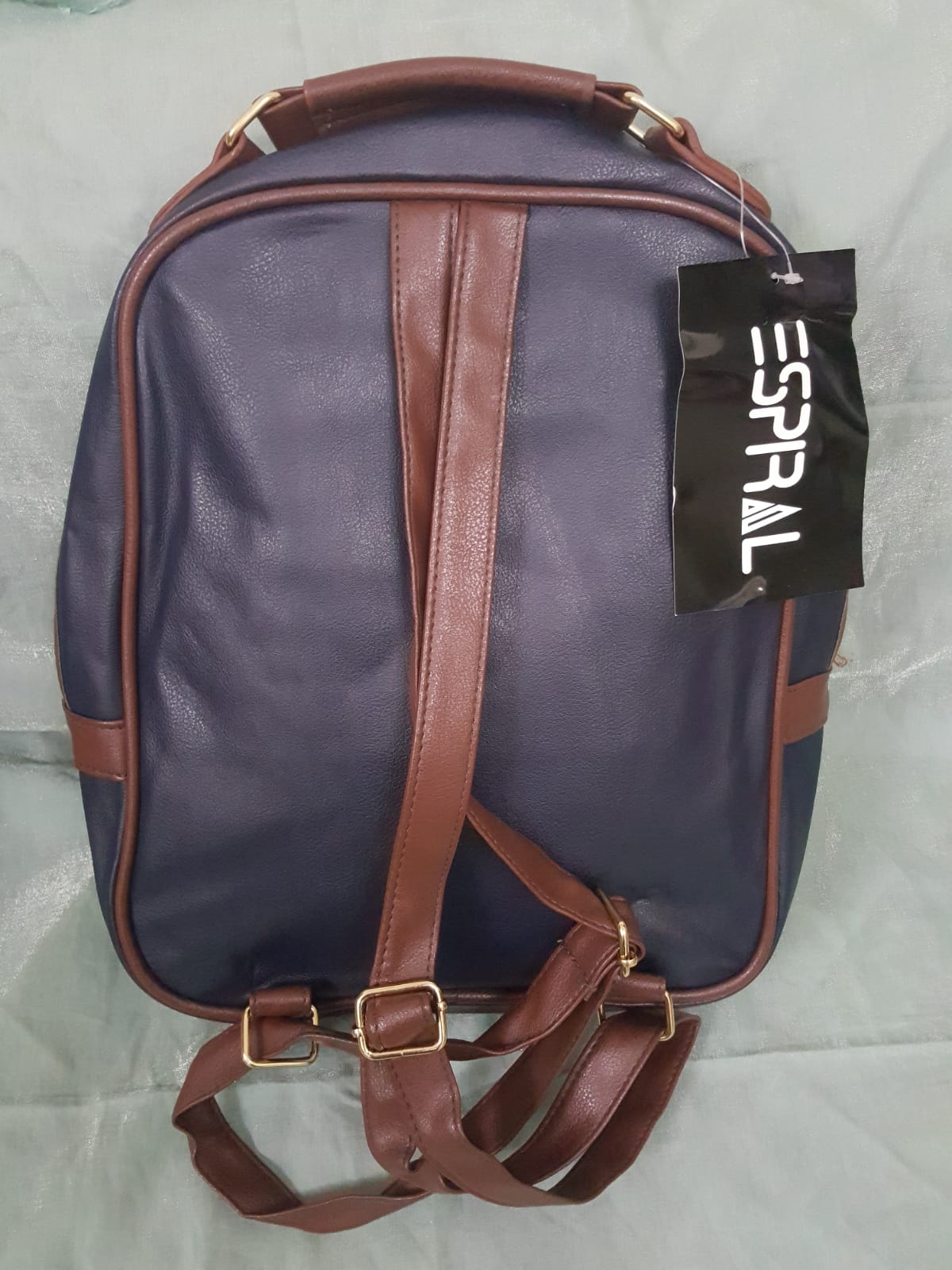 Unisex good quality backpack with 2 zips and front pocket