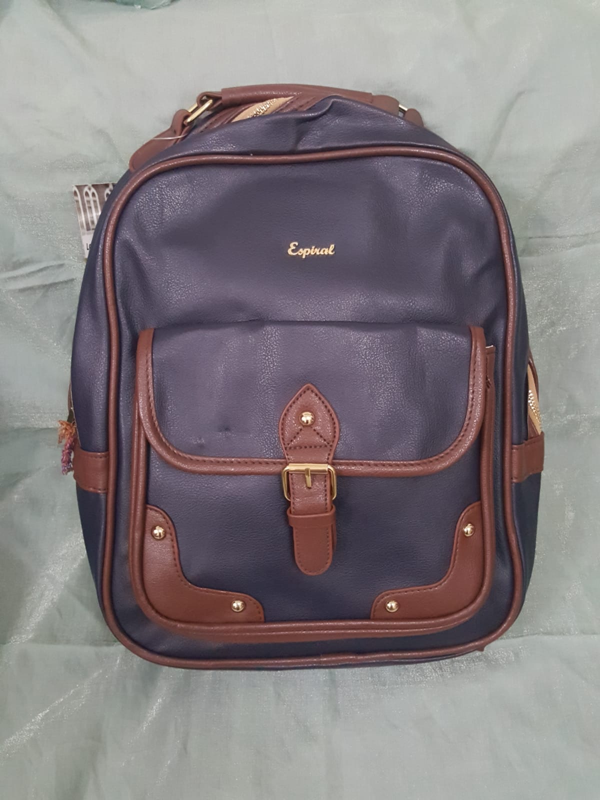 Unisex good quality backpack with 2 zips and front pocket